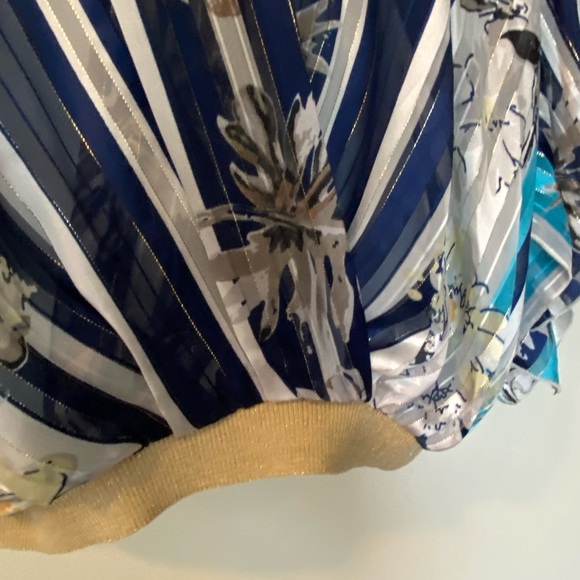 NWOT Beautiful Resort Sheer Wrap top stripped with monstera leaf & shimmer M - Picture 5 of 9